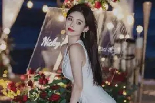 “曝林俊杰大嫂想吃绝户”登上热搜；林俊杰与大哥社交平台互相取关删除与大哥大嫂合影有爆料称联合闺蜜冒充其女友同学散布黑料