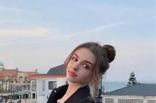 曾经的娱乐圈第一美人出道24年劈腿14名男星被骂公交车如今她怎么样了？